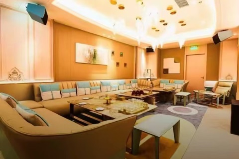 来宾HONEHOUSE酒吧招聘,广西来宾酒吧招聘礼仪/礼宾员